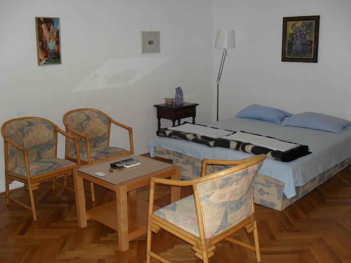 Three Star Apartament Budva