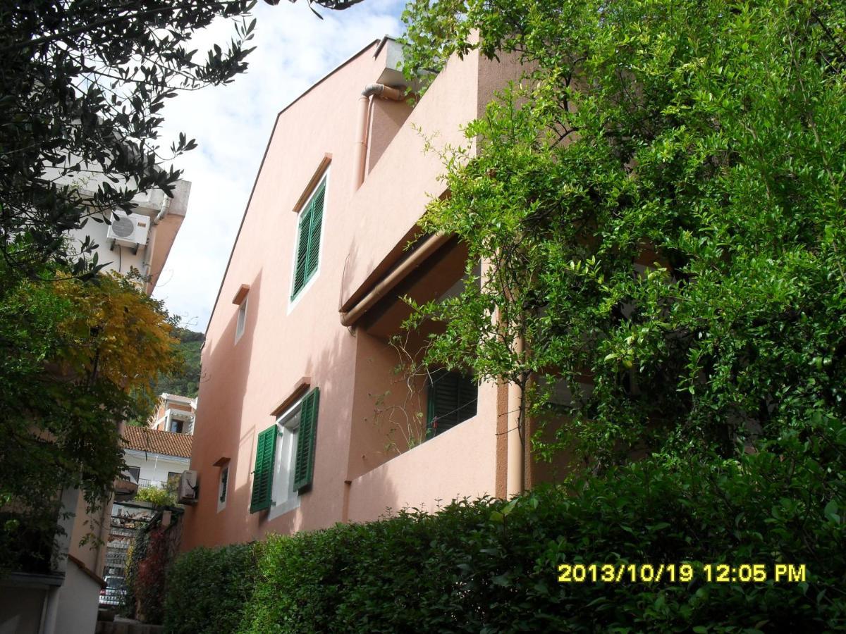 Three Star Apartment