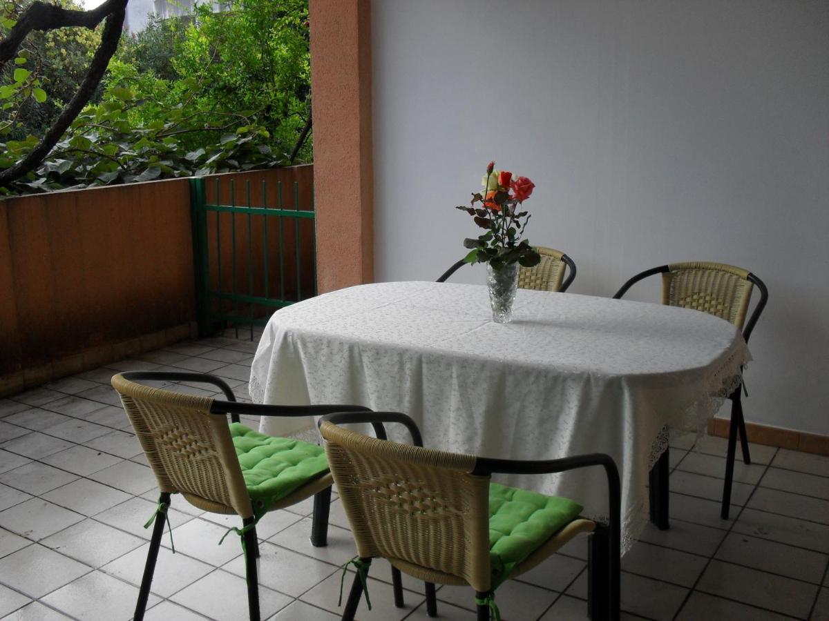 Three Star Apartment *