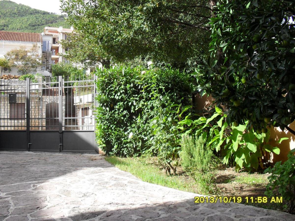 Apartment Three Star *