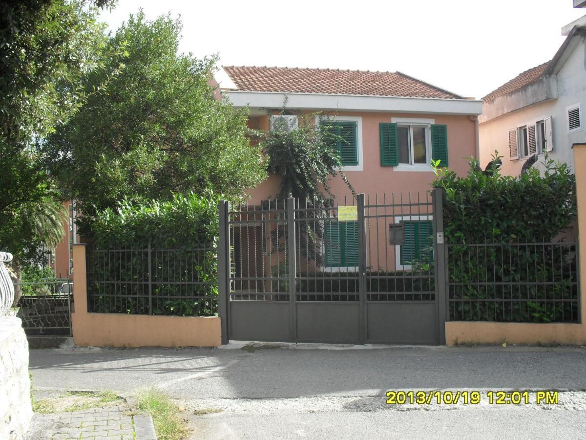 Apartment Three Star *