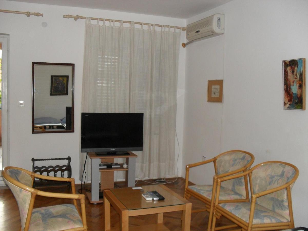 Apartment Three Star *